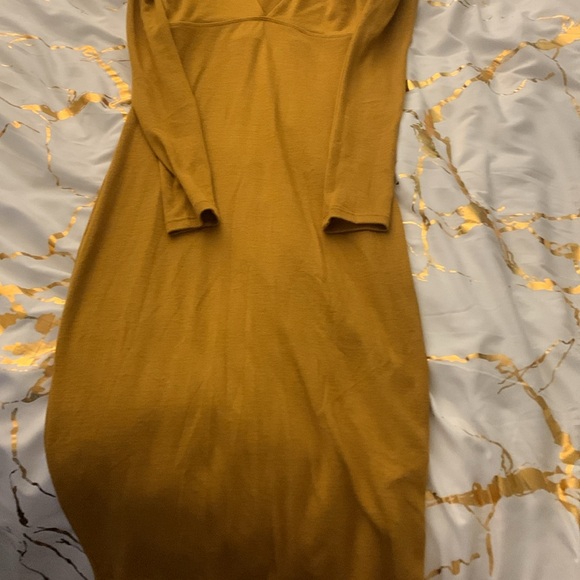 Forever 21 mustard color dress long sleeve Vneck - Picture 3 of 4